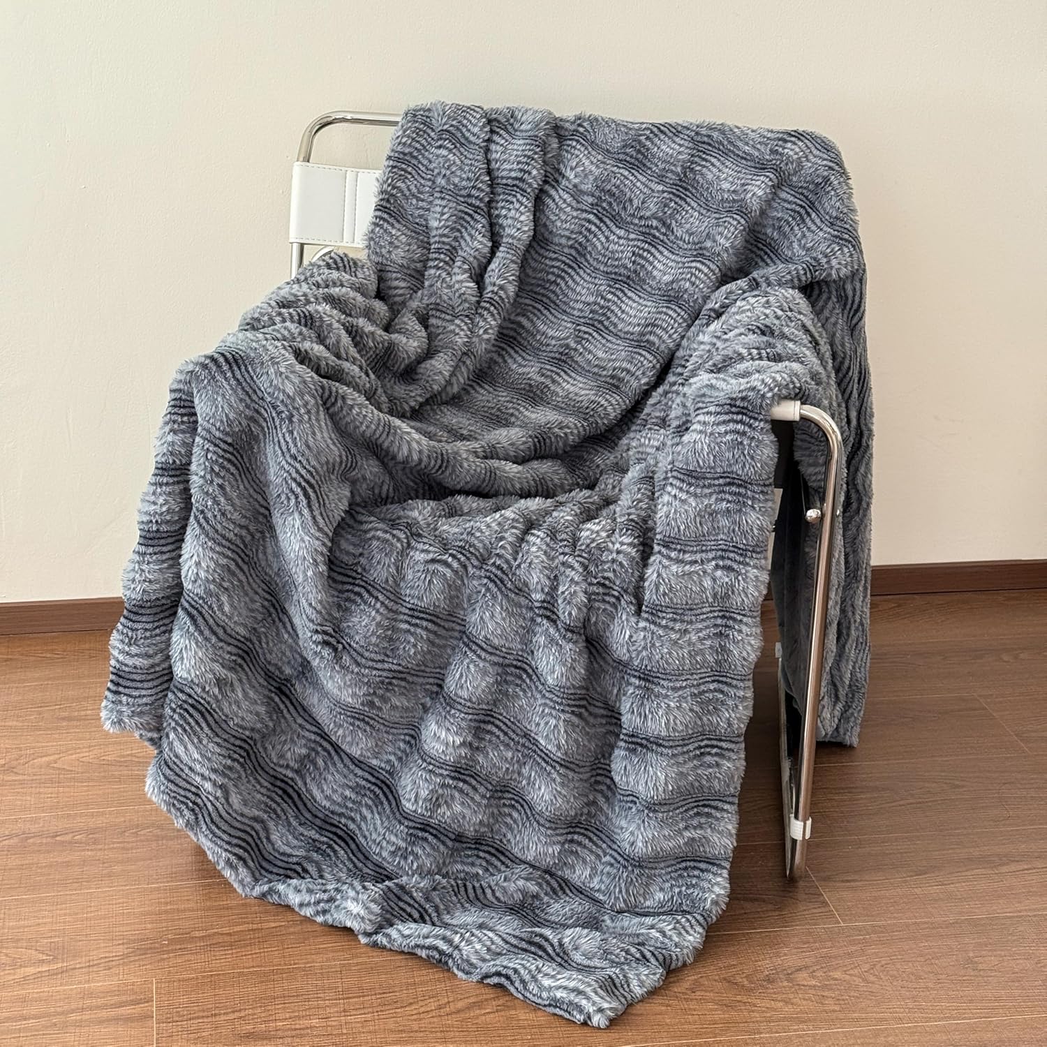 Textured Faux Fur Throw Blanket for Couch, Fuzzy Soft Plush Thick Bubble Blanket for Sofa Bedroom Living Room, 60 * 80 Inches