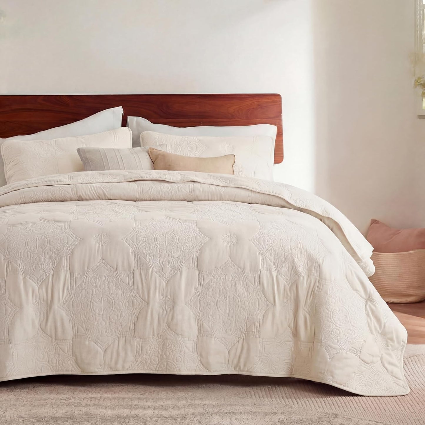 Quilts Queen Size - Bright White Bedspread Queen Size & Lightweight Comforter, Modern Coverlet with Clover Pattern, Ultra Soft All-Season Bedding, 90 x 96 Inches | Stitch-Free Quilting, Lightweight, Summer Bedding Set, Machine Washable, Pet-Friend