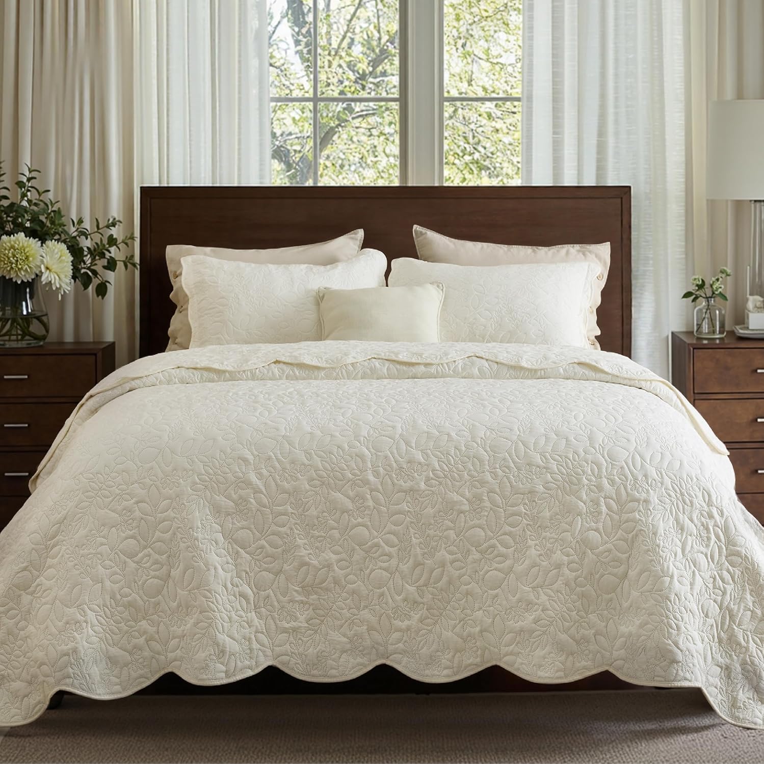 Quilts Queen Size - Bright White Bedspread Queen Size & Lightweight Comforter, Modern Coverlet with Clover Pattern, Ultra Soft All-Season Bedding, 90 x 96 Inches | Stitch-Free Quilting, Lightweight, Summer Bedding Set, Machine Washable, Pet-Friend