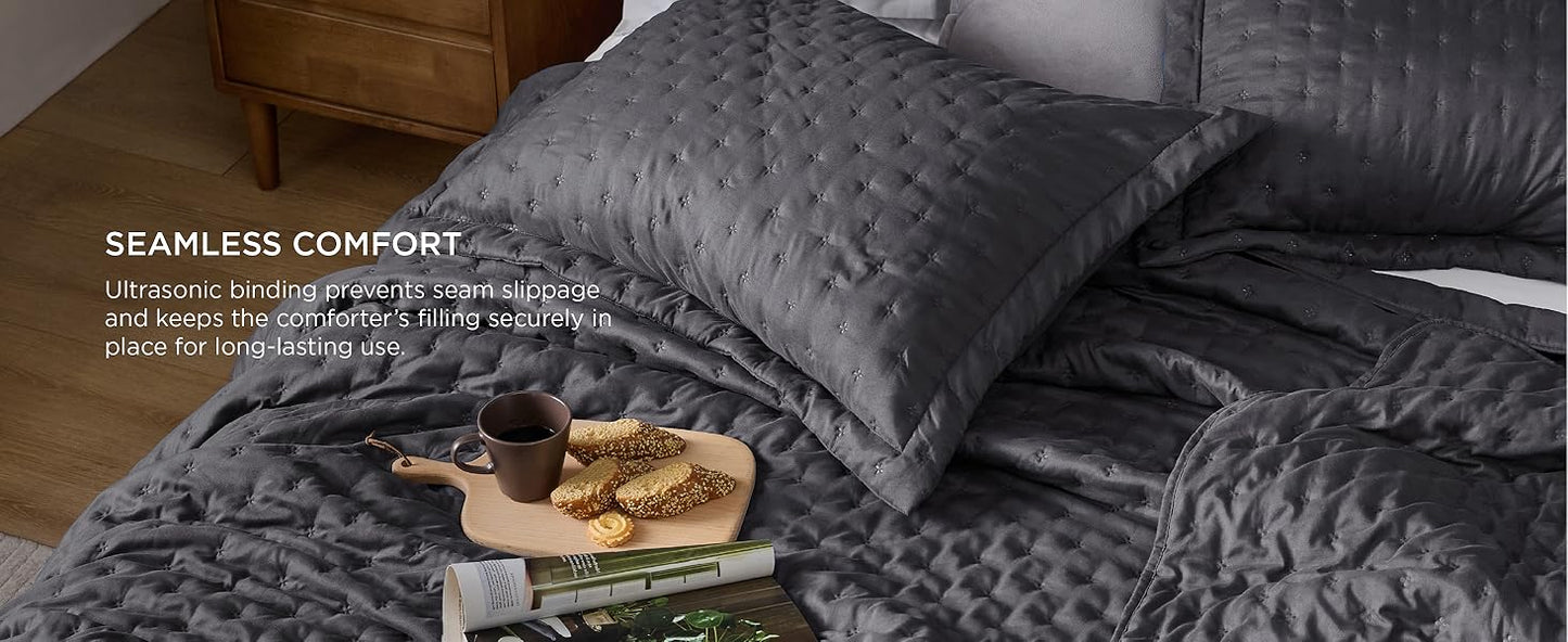 Quilts Queen Size - Bright White Bedspread Queen Size & Lightweight Comforter, Modern Coverlet with Clover Pattern, Ultra Soft All-Season Bedding, 90 x 96 Inches | Stitch-Free Quilting, Lightweight, Summer Bedding Set, Machine Washable, Pet-Friend