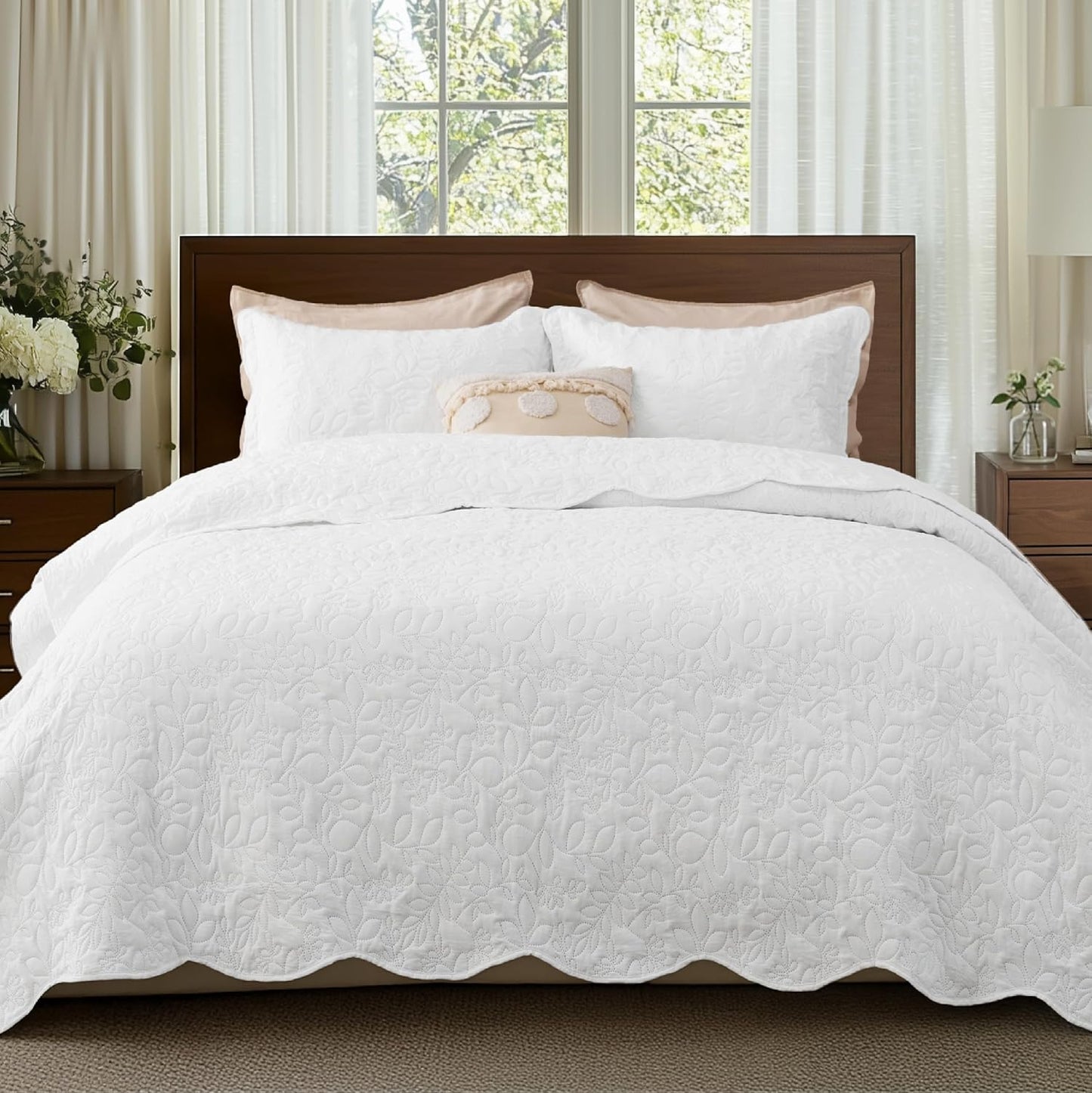 Quilts Queen Size - Bright White Bedspread Queen Size & Lightweight Comforter, Modern Coverlet with Clover Pattern, Ultra Soft All-Season Bedding, 90 x 96 Inches | Stitch-Free Quilting, Lightweight, Summer Bedding Set, Machine Washable, Pet-Friend