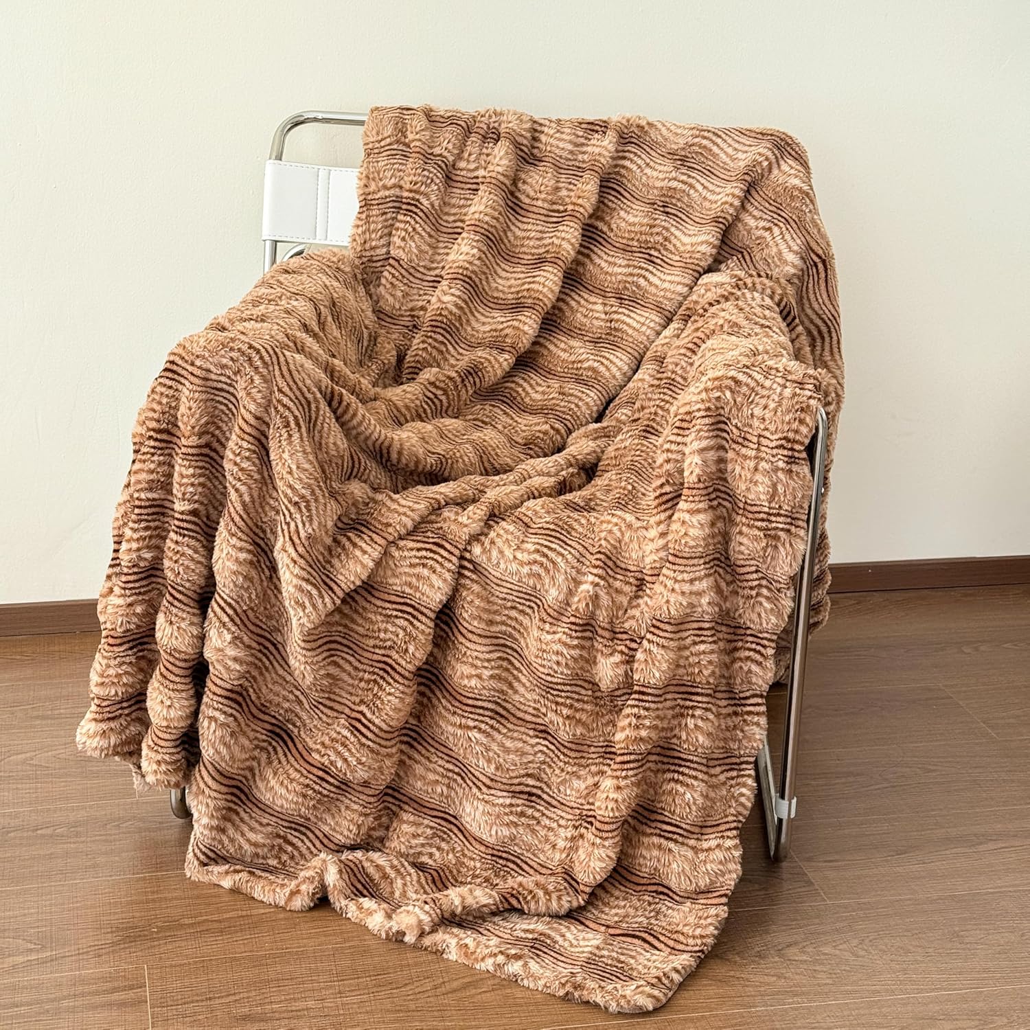 Textured Faux Fur Throw Blanket for Couch, Fuzzy Soft Plush Thick Bubble Blanket for Sofa Bedroom Living Room, 60 * 80 Inches