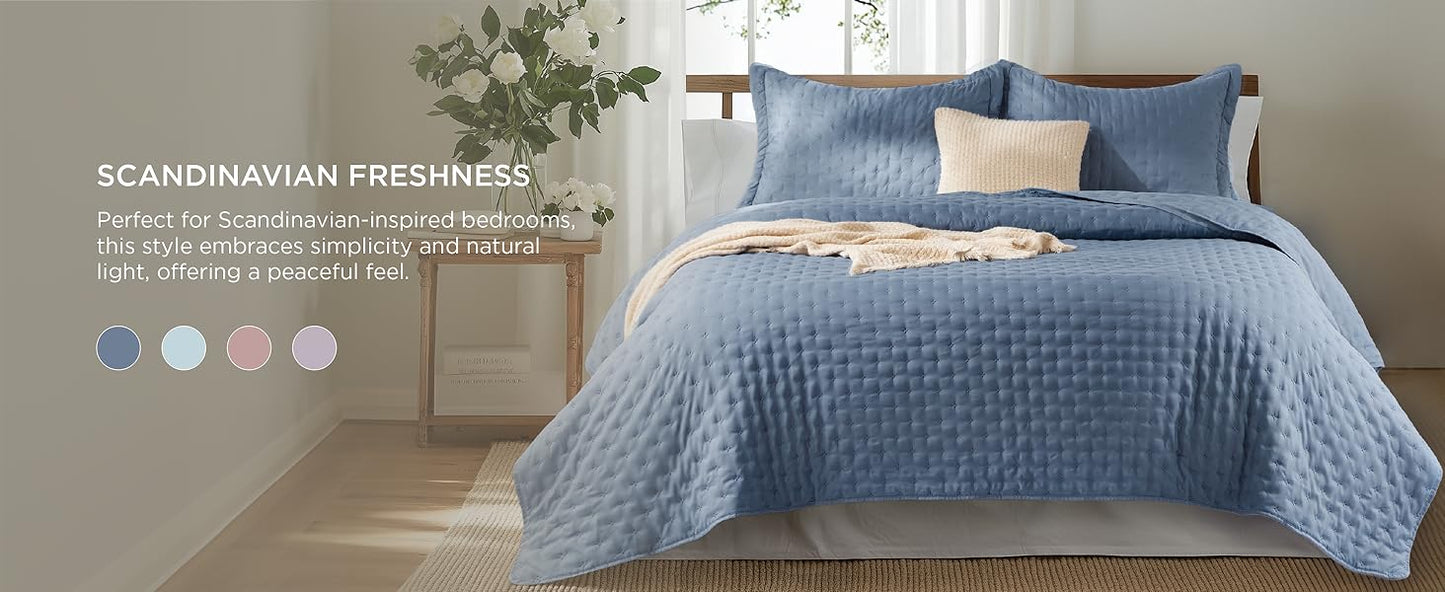 Quilts Queen Size - Bright White Bedspread Queen Size & Lightweight Comforter, Modern Coverlet with Clover Pattern, Ultra Soft All-Season Bedding, 90 x 96 Inches | Stitch-Free Quilting, Lightweight, Summer Bedding Set, Machine Washable, Pet-Friend